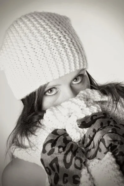 Γυναίκα στο χειμωνιάτικα ρούχα — Φωτογραφία Αρχείου