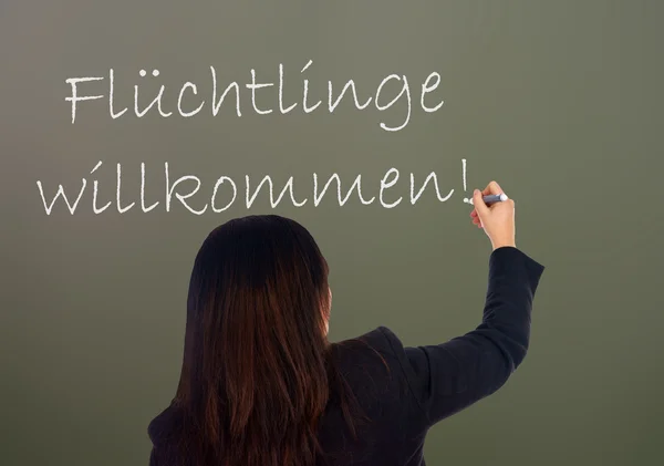 Woman writes the german words Refugees Welcome — Stock Photo, Image