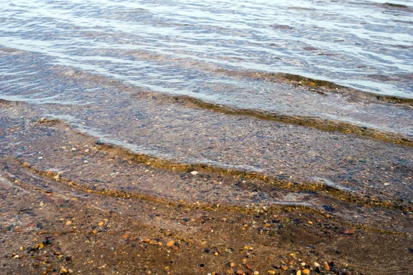 Wasser und viele Steine — Stockfoto