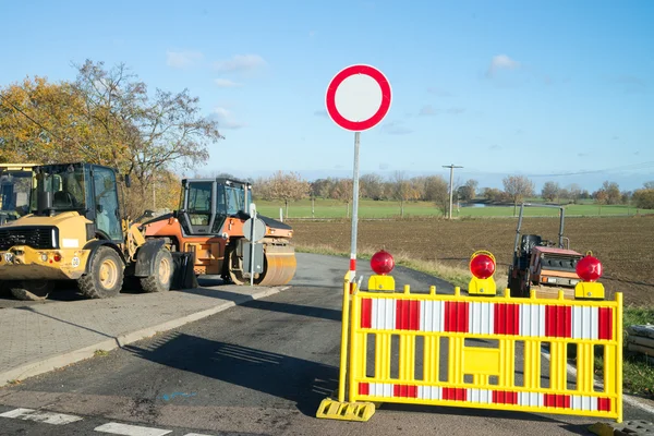 Weg roller en wiellader — Stockfoto