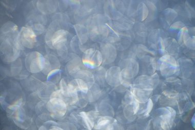 arka plan bulanık yansımaları ile