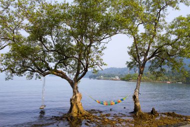 Bailan Körfezi ve güneş ışığı Koh Chang Tayland 'a vuruyor.