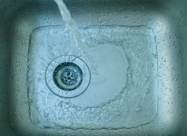 Вода в раковине
