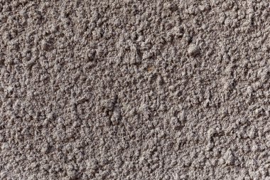 Çatlakları ve soyulmuş boyası olan beyaz eski bir duvarın dokusu