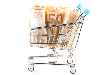 Küçük alışveriş sepeti tam para - para harcama kavramı