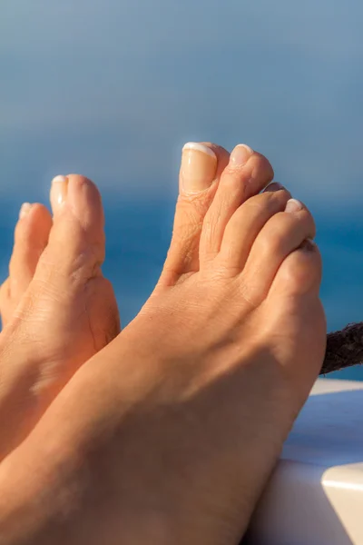 Feet on a boat - relaxing concept — Stock Photo, Image
