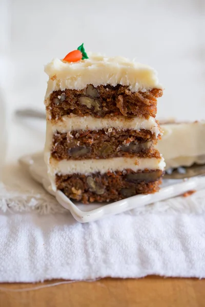 Carrot Cake Closeup Blurred Background — Stock Photo, Image