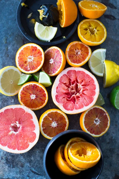 Halved Citrus Fruits Juicer — Stock Photo, Image