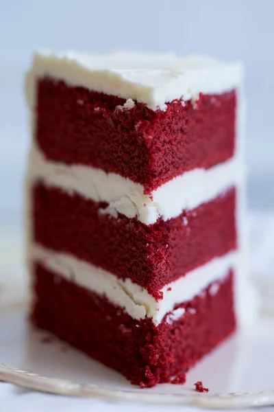 Una Rebanada Pastel Terciopelo Rojo — Foto de Stock