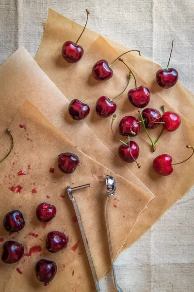 Kirsebær Med Avføringsmiddel Vokspapir – stockfoto