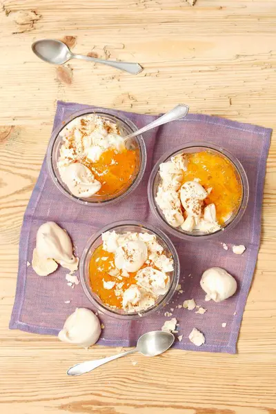 Bowls Yogurt Apricot Jam Desserts Meringues — Stock Photo, Image