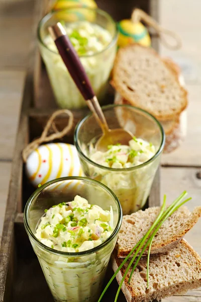 Une Tartinade Base Oeuf Poulet Pomme Mayonnaise Radis Pour Brunch — Photo