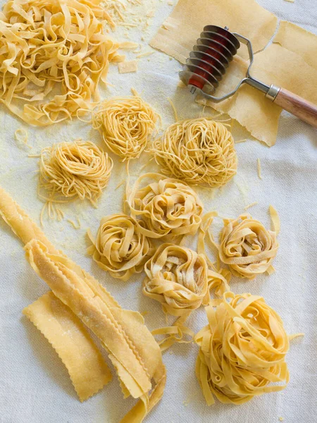 Diverse Zelfgemaakte Pasta Soorten — Stockfoto