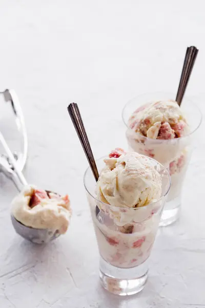 Crème Glacée Rhubarbe Vanille — Photo
