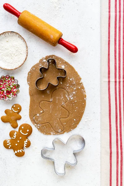 Los Hombres Jengibre Moldean Haciendo Que Proceso Galletas — Foto de Stock