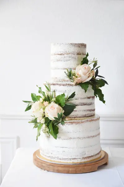 Gâteau Mariage Trois Niveaux Décoré Roses — Photo