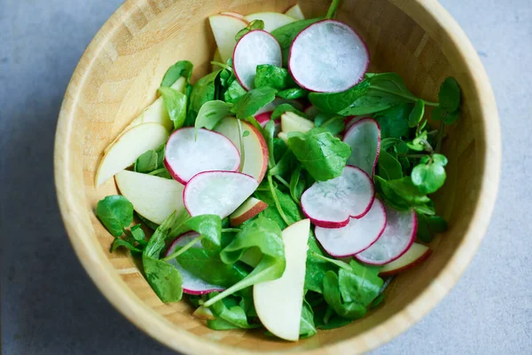 Lambs Lettuce Apple Radish Slices Wooden Bowl — Stock Photo, Image