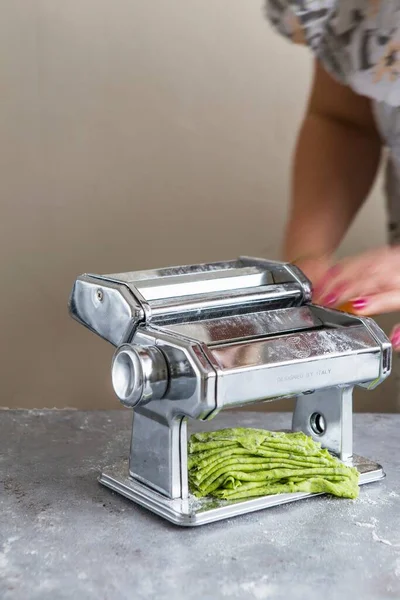 Wild Garlic Tagliatelle Homemade Using Pasta Machine — Foto de Stock