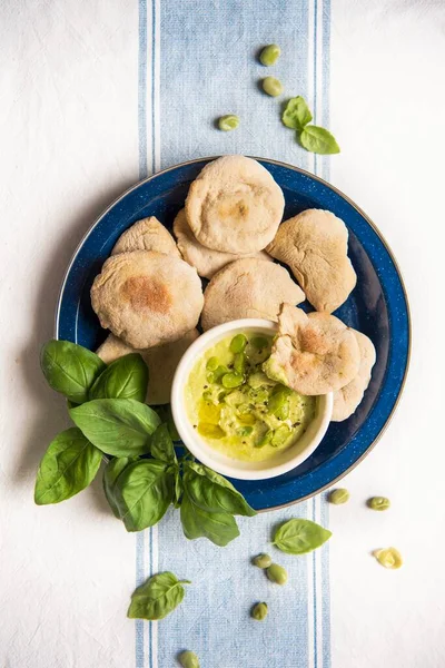 Mini Pita Breads Bean Cream Basil — Stock Photo, Image