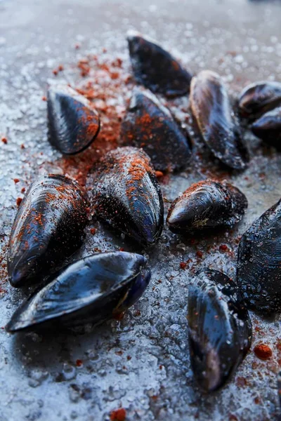 Cozze Fresche Con Polvere Paprika — Foto Stock