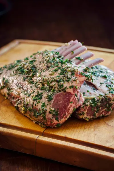 Costillas Cordero Crudas Con Hierbas —  Fotos de Stock