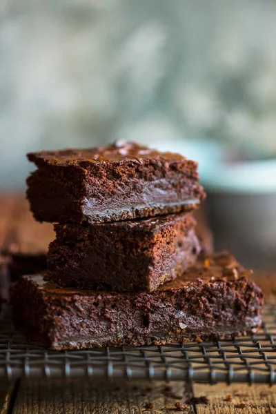 Brownies Apilados Estante Enfriamiento —  Fotos de Stock