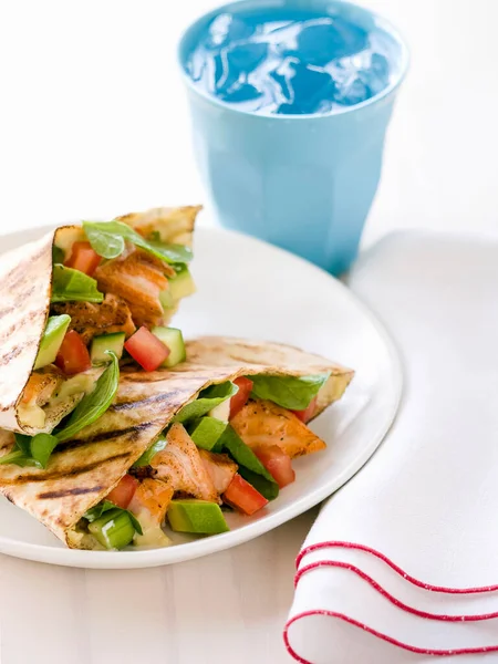 Grilled Salmon Avocado Pita Breads — Stock Photo, Image