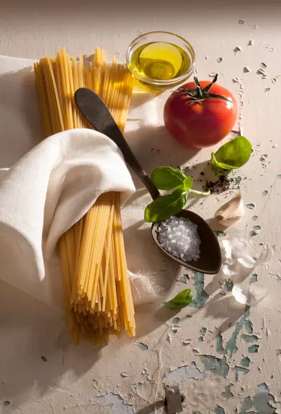 Ingredientes Para Espaguetis Con Tomates Albahaca — Foto de Stock