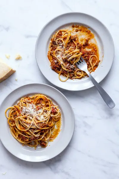 Spaghetti Bolognese Two White Plates — Stock Photo, Image