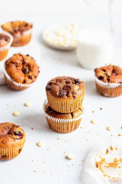 Muffins Com Mirtilos Gotas Chocolate — Fotografia de Stock