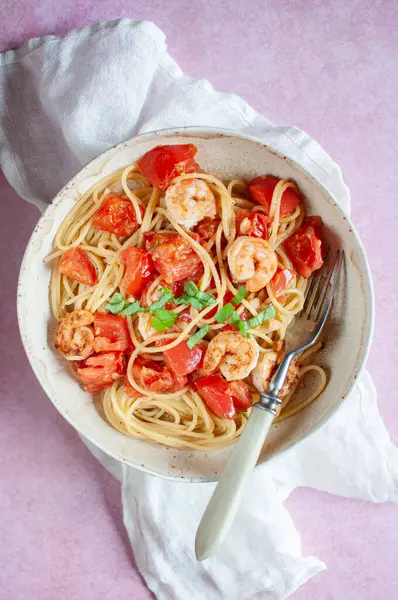 Spaghetti Tomatoes Shrimps — Stok fotoğraf