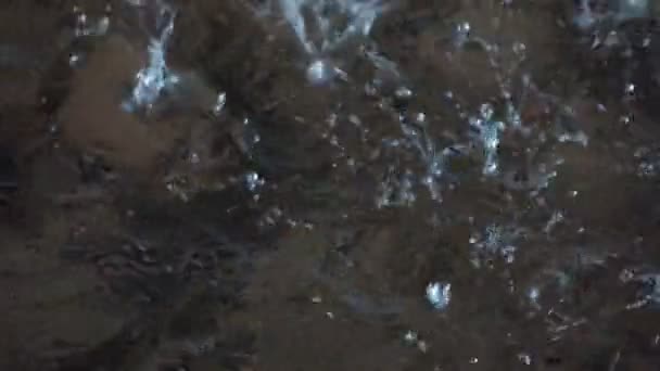 120Fpsの遅い動きで水に落ちる雨滴 — ストック動画