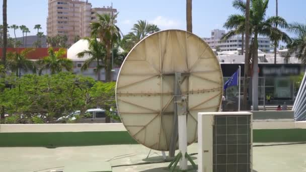 Satellite Dish Roof Slow Motion 60Fps — Stock Video