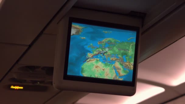 4Kで飛行機内の地図を示す液晶モニター — ストック動画