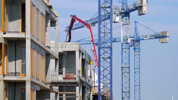 Construção Edifício Moderno Com Guindastes Câmara Lenta 60Fps — Vídeo de Stock