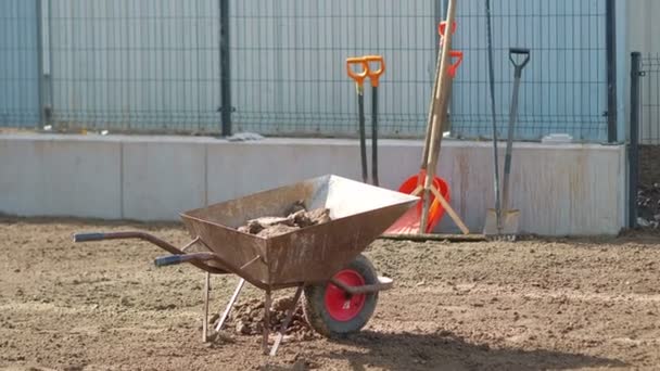 Wheelbarrow Shovels Ground Slow Motion 60Fps — Stock Video