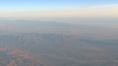 4K 'da bilinmeyen bir gezegenin üzerinde uçuş