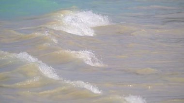 Ağır çekimde okyanus dalgaları 180 fps