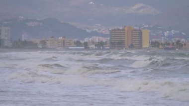 İspanya 'da fırtınalı bir günde 4k yavaş çekim 60fps
