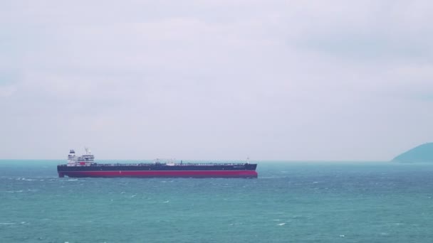 4Kスローモーションでの海上クルーズ中の大型タンカー船60Fps — ストック動画