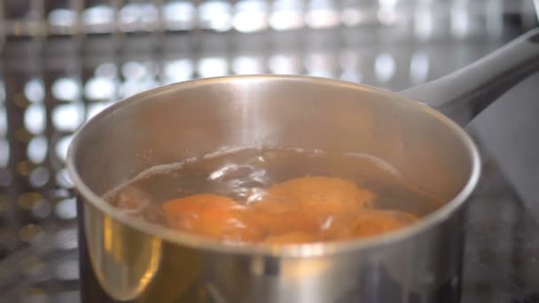 Eieren Koken Pot Slow Motion 180Fps — Stockvideo