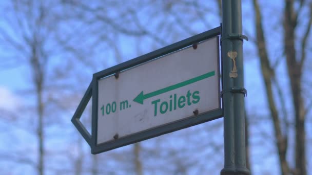 Toilettes Information Sign Ralenti 60Fps — Video