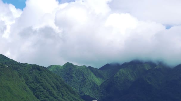 Lapso Tempo Nuvens Que Fluem Sobre Montanhas Havaianas — Vídeo de Stock