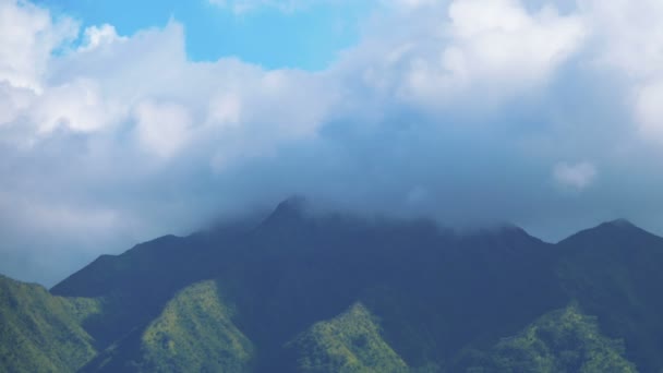 Lasso Tempo Nuvole Che Scorrono Sulle Montagne Hawaiane — Video Stock