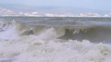 Okyanustaki fırtınalı dalgalar 4k yavaş çekim 60fps