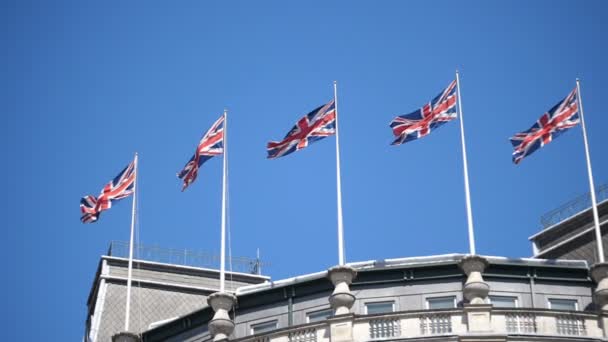Британские Флаги Замедленной Съемке 180 Кадров Секунду — стоковое видео