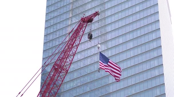 United States Flag Waving Construction Crane New York Slow Motion — Stock Video