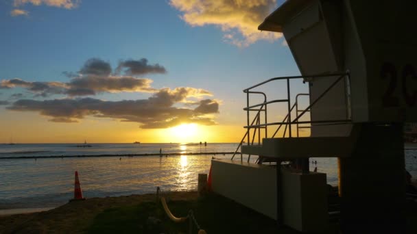 Lifeguard House Sunset Hawaii Slow Motion 60Fps — Stock Video