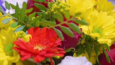 Çiçekler bukette 4K içinde dönüyor.