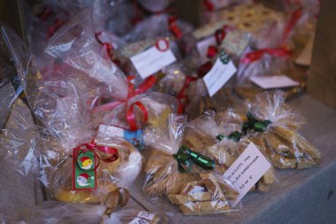 rebro, Nrke - İsveç, 12-09-2025 Wadkping 'deki Noel pazarında kurabiyeler. 